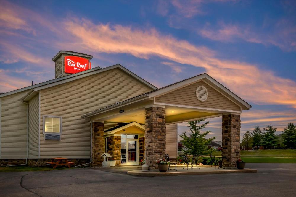 Red Roof Inn Charlestown
